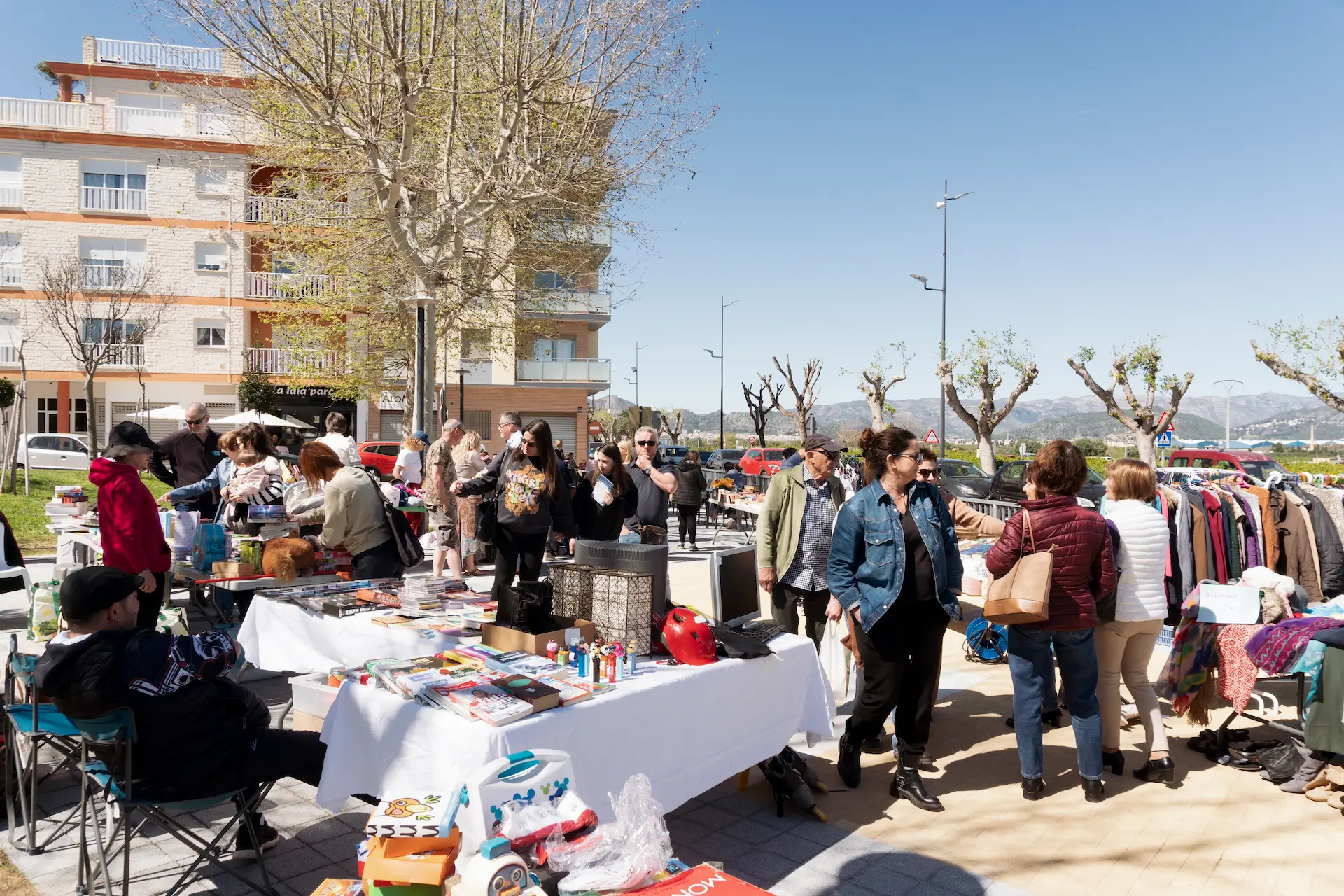 ♻️ FOTOS V MERCAT ALLIBERA’T: NI TIRE NI ACUMULE, RECIRCULE ♻️